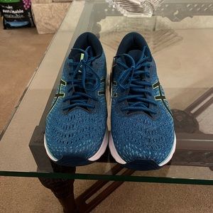 Men’s ASICS runners size 13 WIDE brand new in box